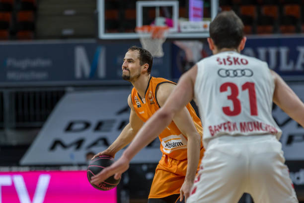 他更是一位 他更是一位